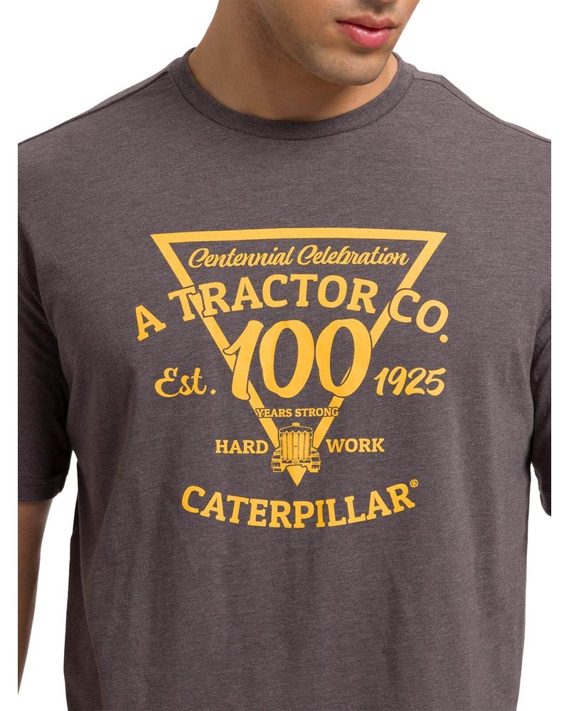 Polera-Manga-Corta-Casual-Hombre-CENTENNIAL-100-YEARS-GRAPHIC-TEE--Gris-Oscura-Cat