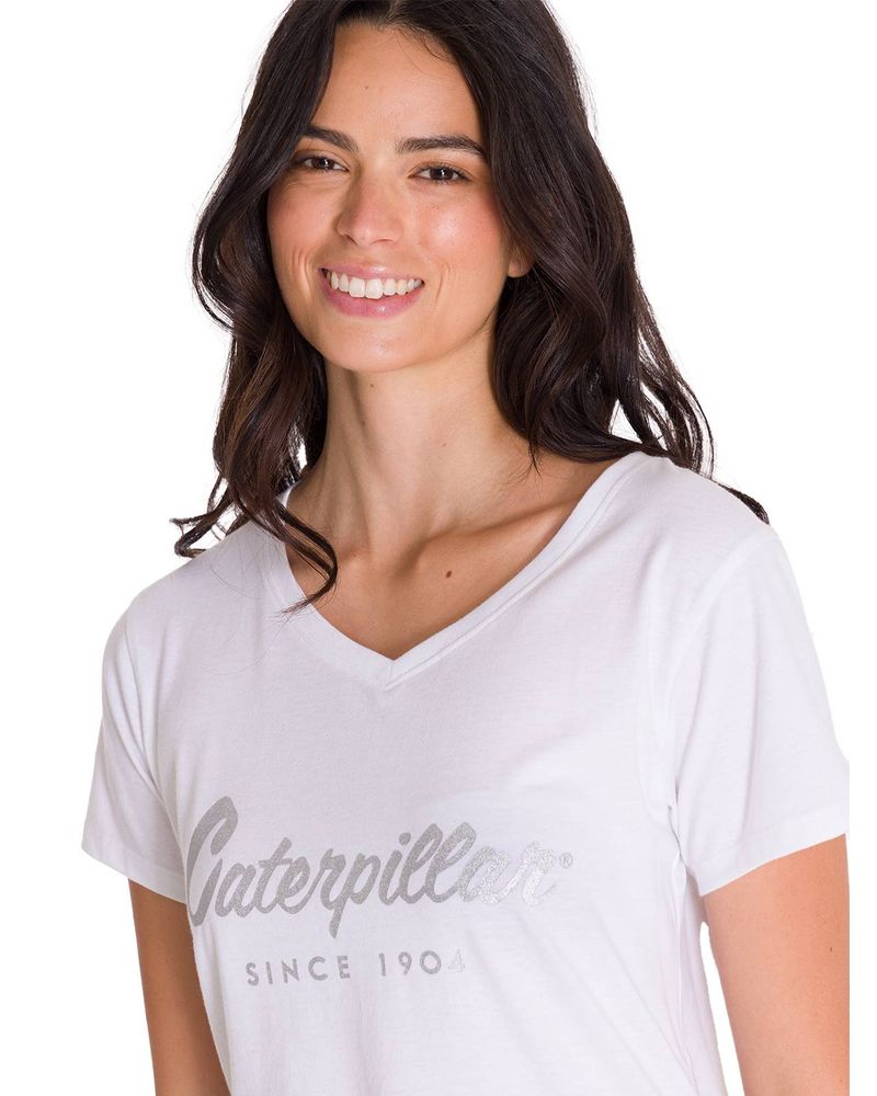Polera-Manga-Corta-Cuello-V-Mujer-CAT-METALLIC-SCRIPT-V-NECK-TEE-Blanca-Cat