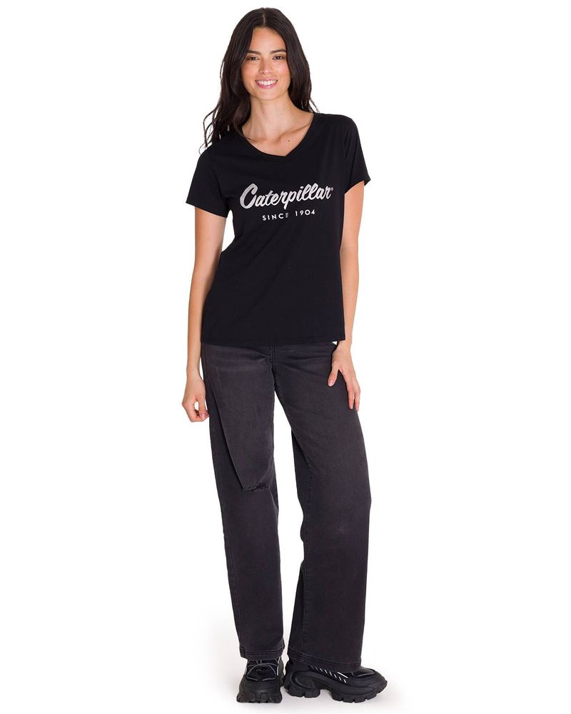 Polera-Manga-Corta-Cuello-V-Mujer-CAT-METALLIC-SCRIPT-V-NECK-TEE-Negra-Cat