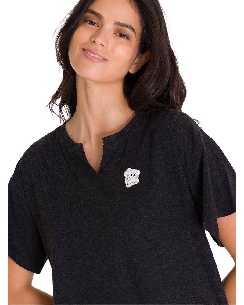Polera-Manga-Corta-Casual-Mujer-NOTCH-NECK-DANNY-GRAPHIC-TEE-1-Negra-Cat