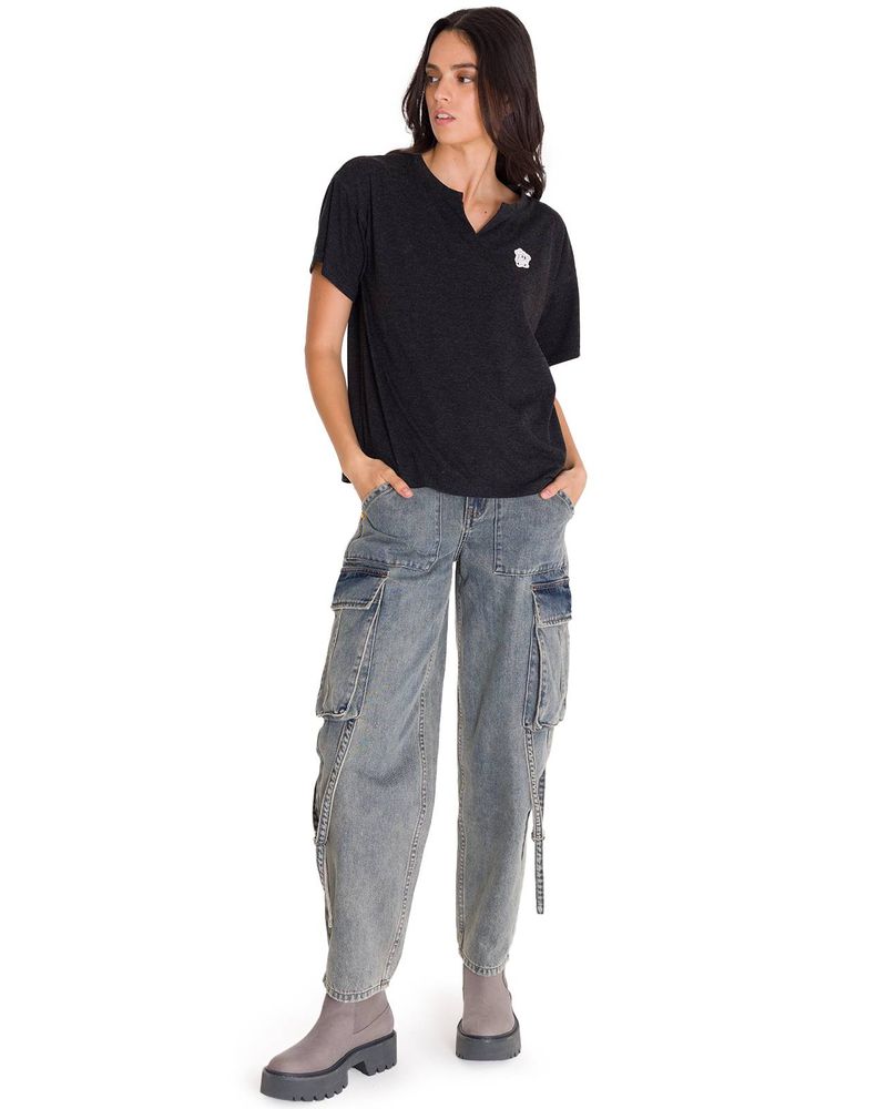 Polera-Manga-Corta-Casual-Mujer-NOTCH-NECK-DANNY-GRAPHIC-TEE-1-Negra-Cat