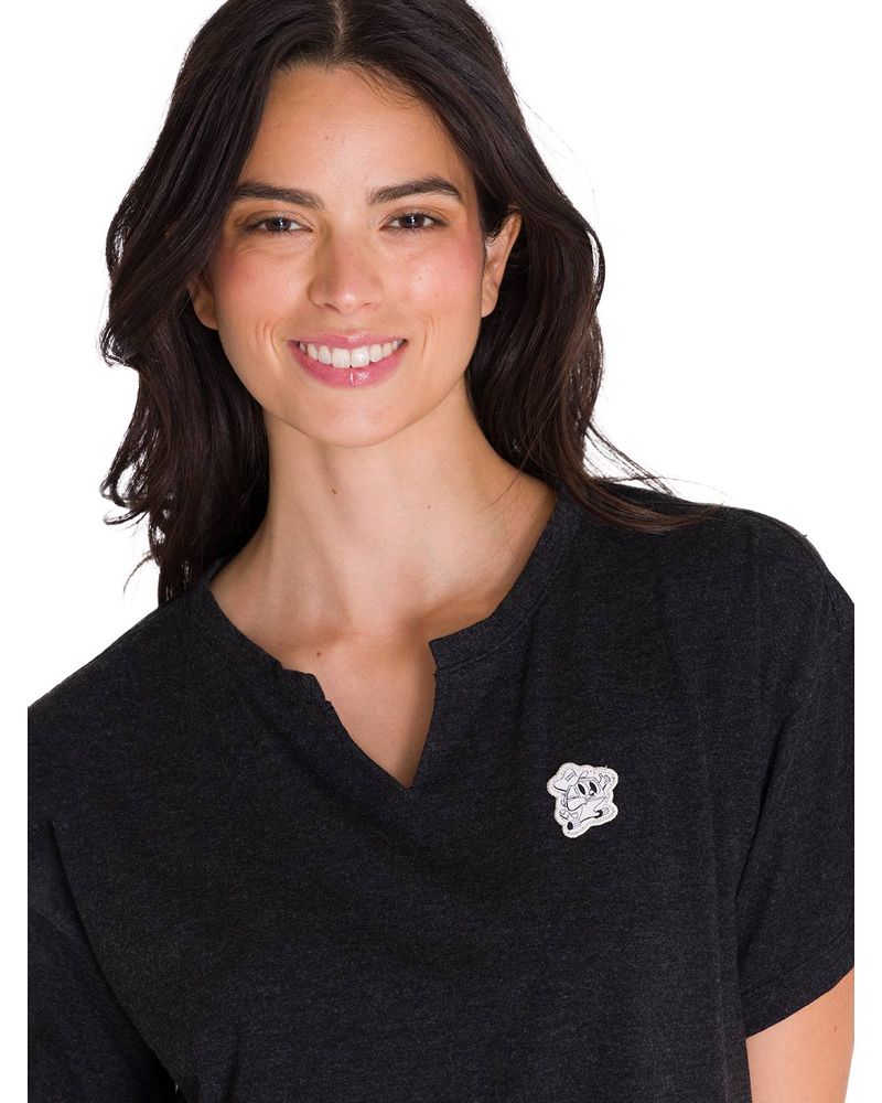 Polera-Manga-Corta-Casual-Mujer-NOTCH-NECK-DANNY-GRAPHIC-TEE-1-Negra-Cat