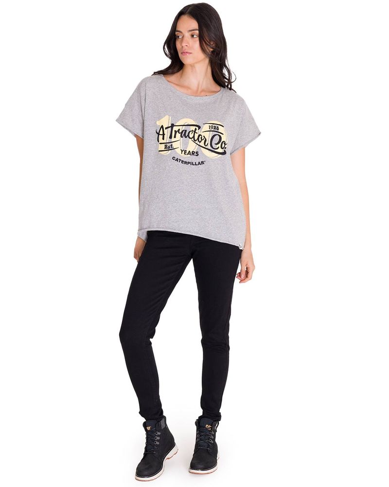 Polera-Manga-Corta-Casual-Mujer-RELAXED-CENTENNIAL-GRAPHIC-TEE-Gris-Cat
