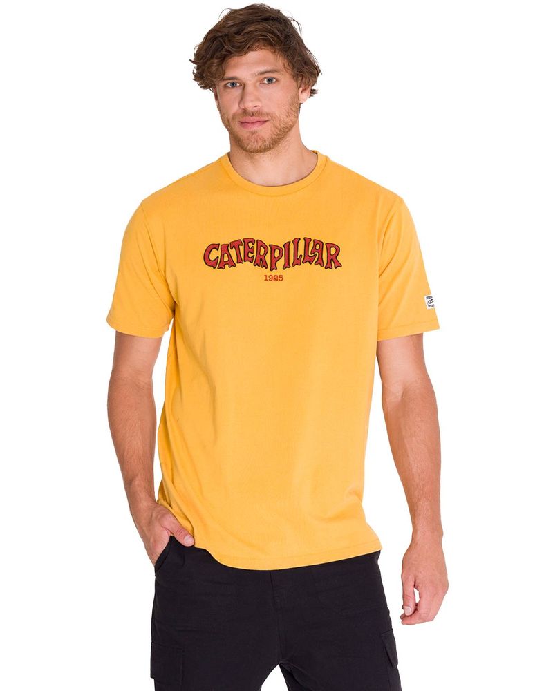Polera-Manga-Corta-Casual-Hombre-HERITAGE-1925-GRAPHIC-TEE-Amarilla-Cat